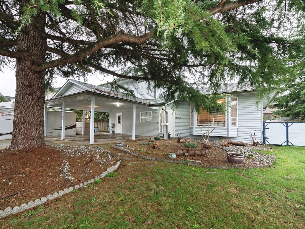 Anna Smith Realty at RE/MAX Crest Realty | 210 Salter St, New Westminster, BC V3M 0J9, Canada | Phone: (604) 505-1647
