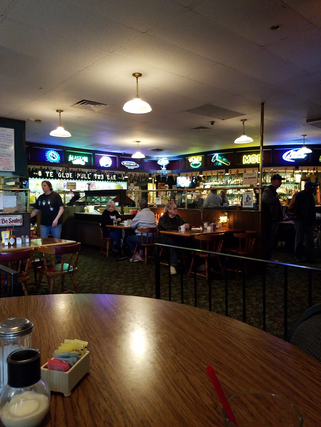 Village Inn Pub & Eatery | 3020 Northwest Ave, Bellingham, WA 98225, USA | Phone: (360) 734-2490