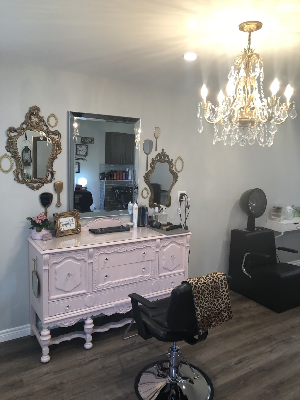 Glitter & Grease Salon/Barbershop | 215 Orchard Rd, Woodstock, ON N4S 7N5, Canada | Phone: (519) 808-0099