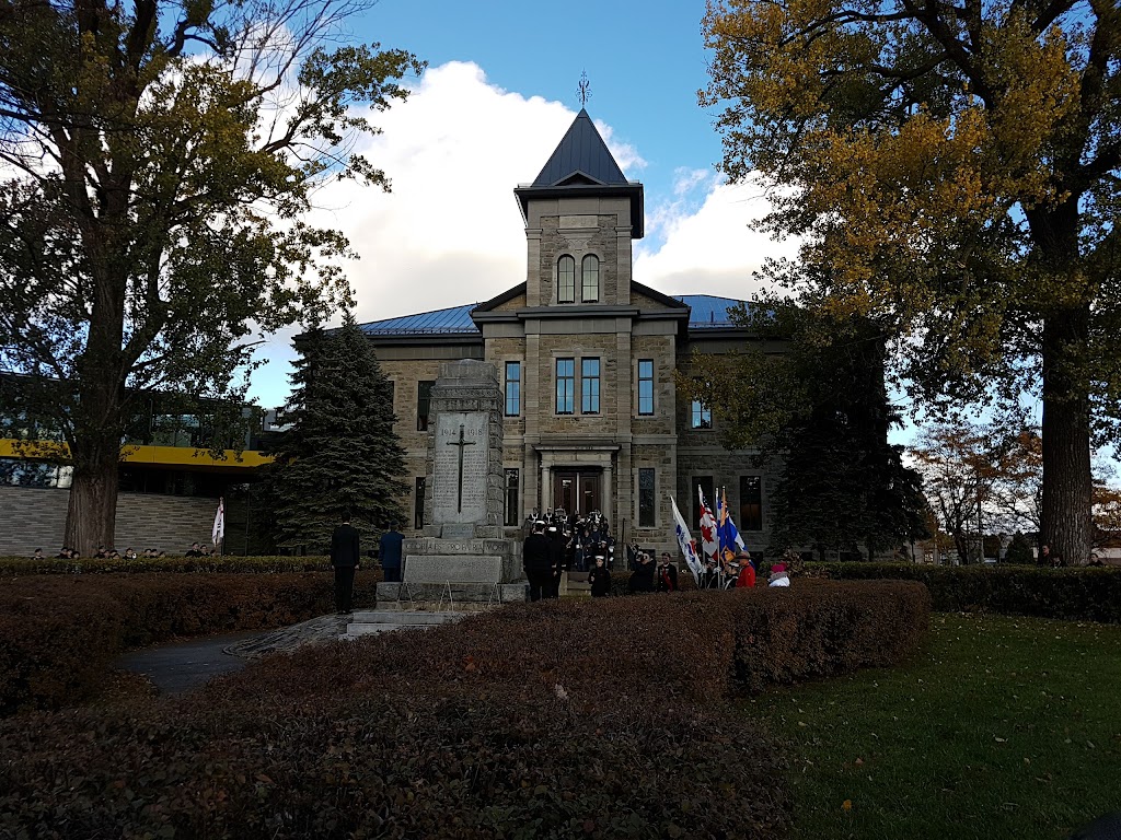 Salaberry Park | 65 Rue Jacques-Cartier, Salaberry-de-Valleyfield, QC J6T 4R4, Canada | Phone: (450) 322-1330