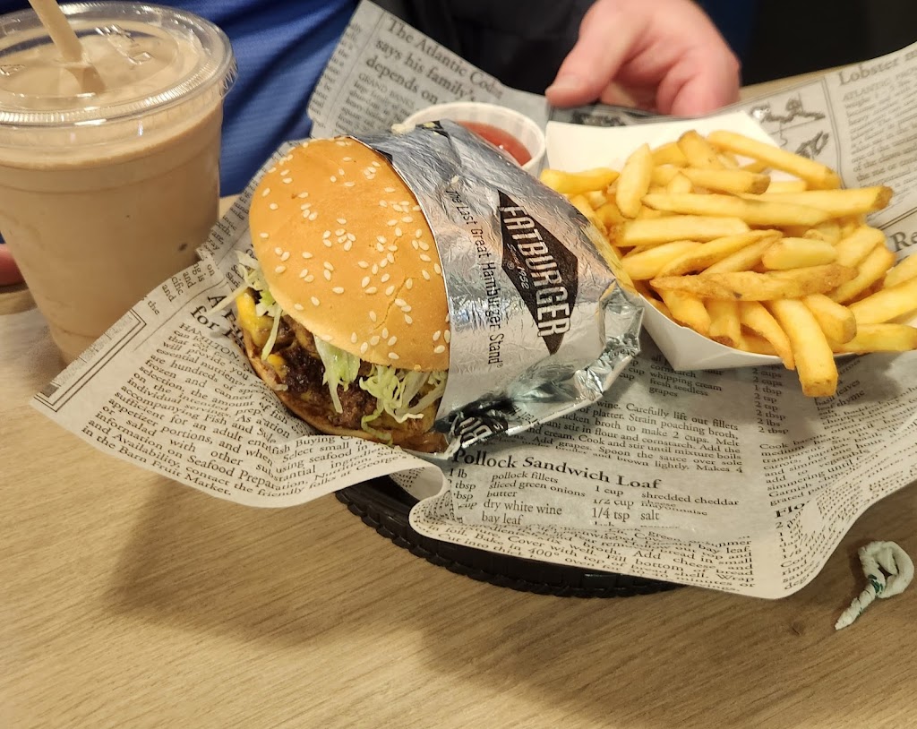 Fatburger Airdrie | 705 Main St SW #1900, Airdrie, AB T4B 2B8, Canada | Phone: (403) 980-1440