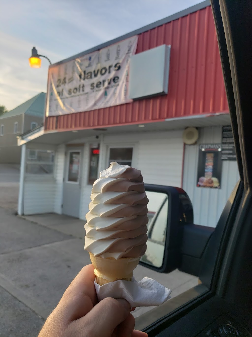 Frosty Queen Ltd | 143 Josephine St, Wingham, ON N0G 2W0, Canada | Phone: (519) 357-2191