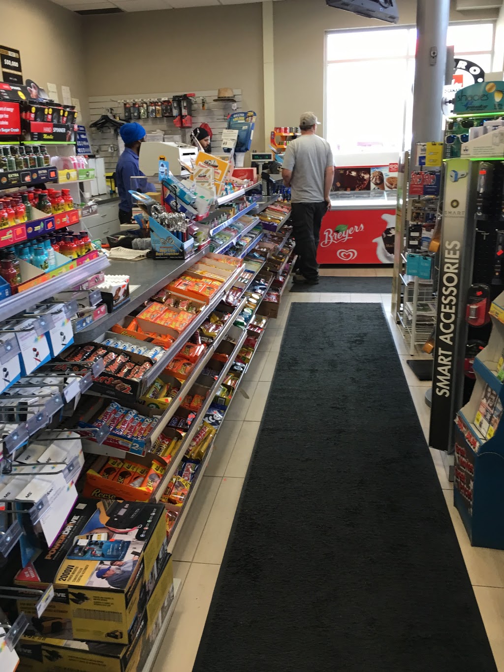 Petro-Canada | 6995 Dixie Rd, Mississauga, ON L5T 1A8, Canada | Phone: (905) 670-8118