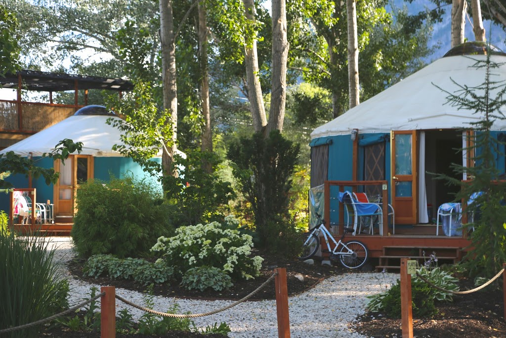 Barefoot Beach Resort | 4145 Skaha Lake Rd, Penticton, BC V2A 6J7, Canada | Phone: (236) 422-3668