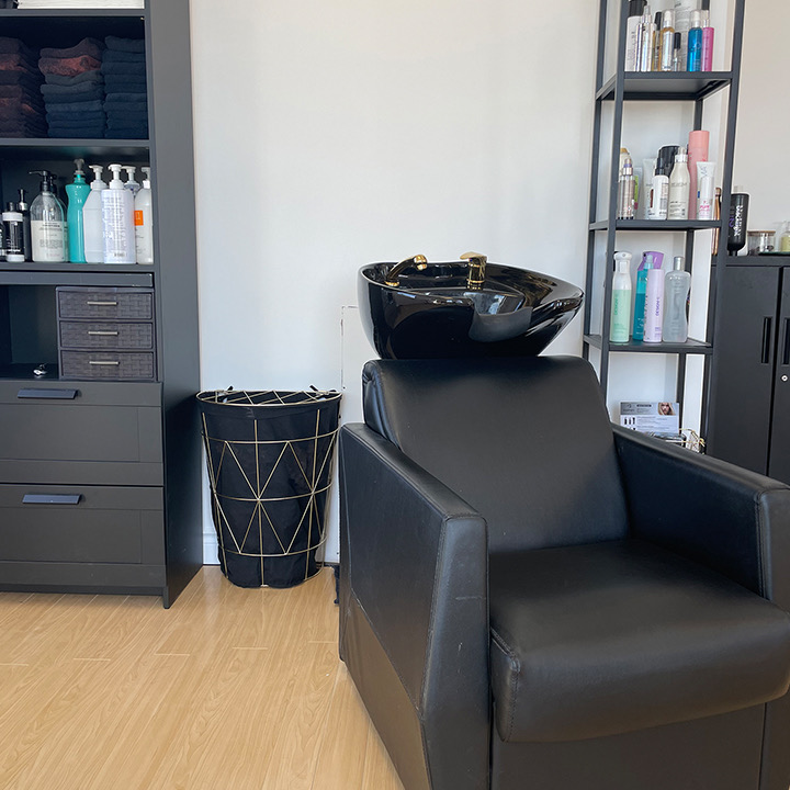 M Hair Pro | 5660 Ch. de Chambly Local 202, Saint-Hubert, QC J3Y 7E5, Canada | Phone: (514) 995-3813