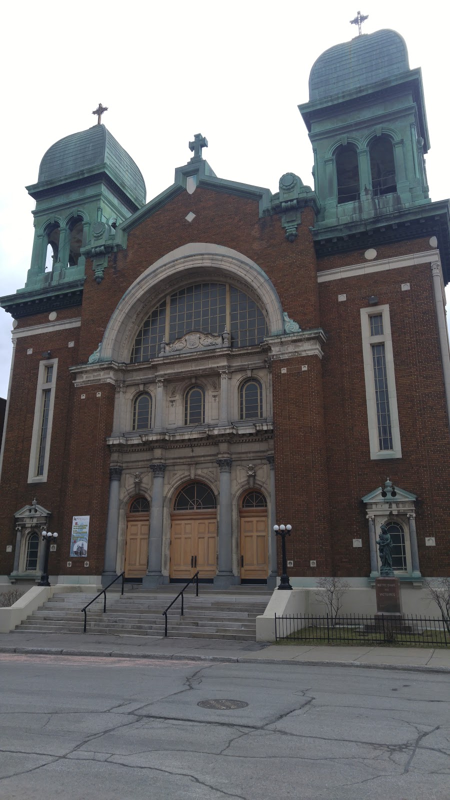 Notre-Dame-des-Victoires | 2700 Rue Lacordaire, Montréal, QC H1N 1R5, Canada | Phone: (514) 255-8863