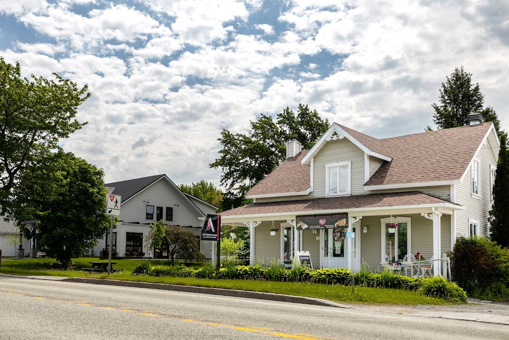 Au Coeur du Pain | 154 QC-222, Racine, QC J0E 1Y0, Canada | Phone: (819) 933-9888