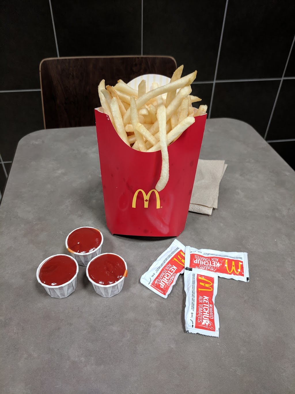 McDonalds | 255 Silver Linden Dr, Richmond Hill, ON L4B 4V5, Canada | Phone: (905) 882-9207