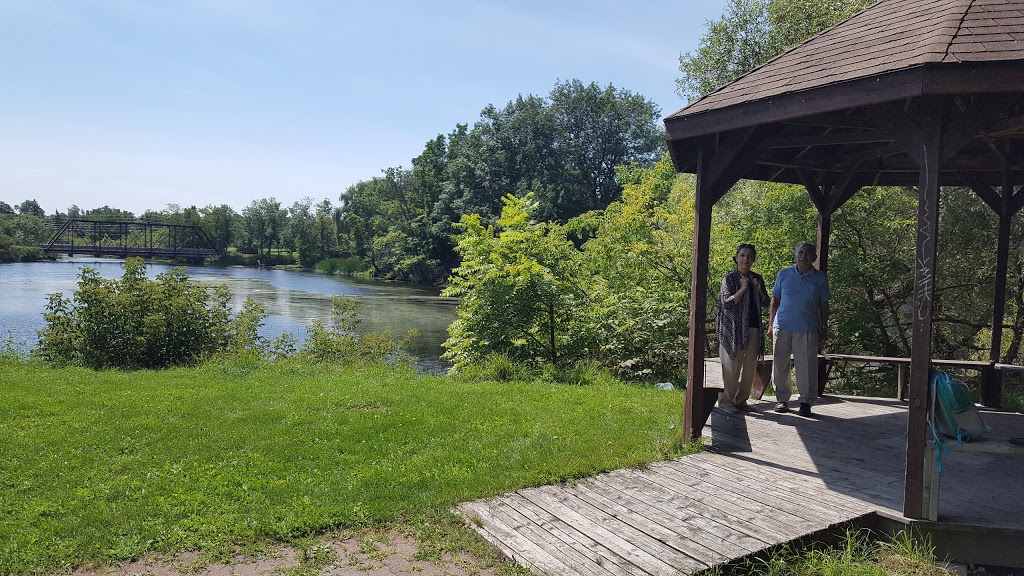 Convenient Kash | 375 Stone St N, Gananoque, ON K7G 1Y9, Canada | Phone: (613) 382-4879