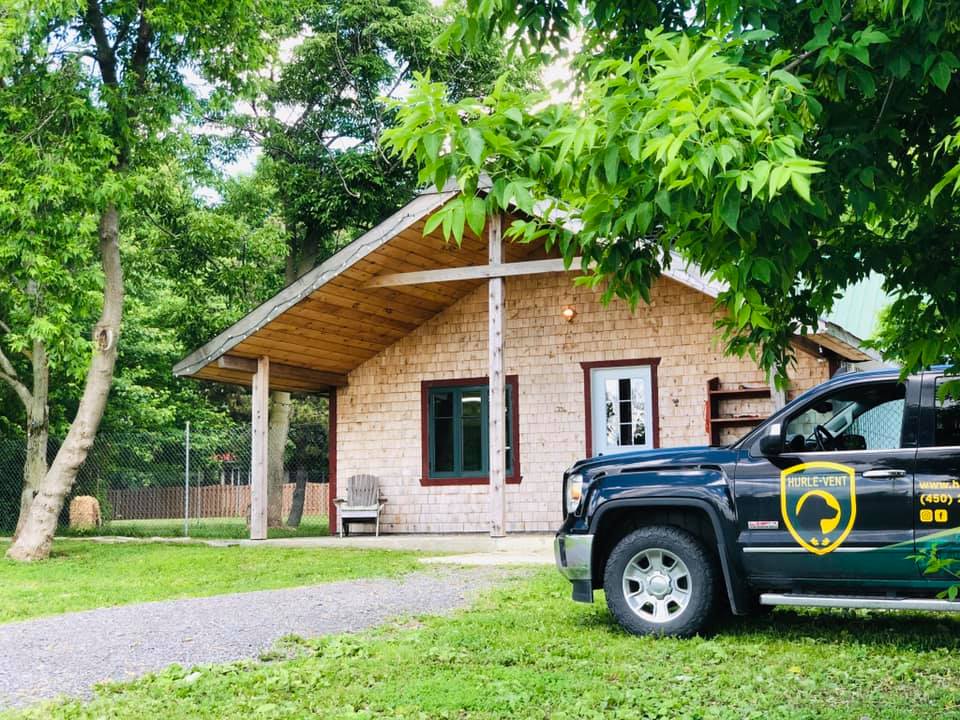 Chenil Hurle-Vent (Pension pour chiens / Dog boarding) | 197 Rang Saint-André, Saint-Bernard-de-Lacolle, QC J0J 1V0, Canada | Phone: (450) 246-2940
