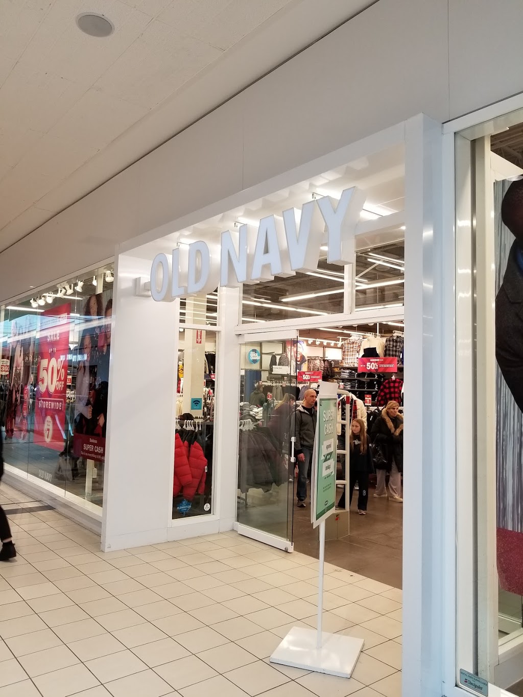 Old Navy | 17600 Yonge St, Newmarket, ON L3Y 4Z1, Canada | Phone: (905) 830-1889