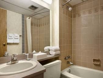 Travelodge by Wyndham Toronto East | 20 Milner Business Ct, Scarborough, ON M1B 3C6, Canada | Phone: (416) 299-9500