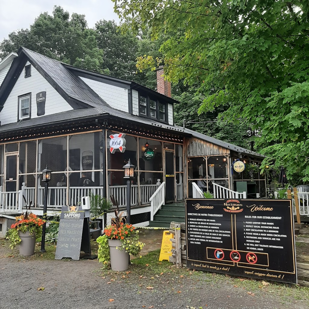 Bar Le Vieux Pub A Rockburn | 2461 Mnt de Rockburn, Hinchinbrooke, QC J0S 1E0, Canada | Phone: (450) 264-2239