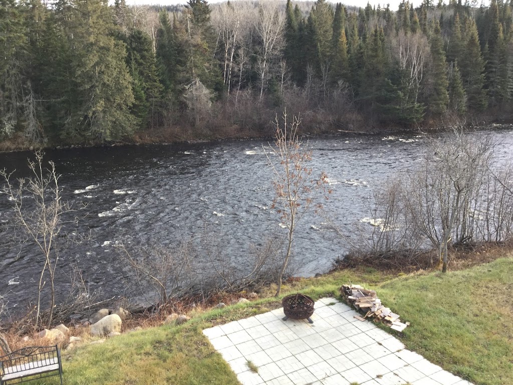 Chalet Chez Ti-Bi # CITQ 272215 | 1634 route 155 nord, La Bostonnais, La Tuque, QC G9X 0A7, Canada | Phone: (819) 376-8151