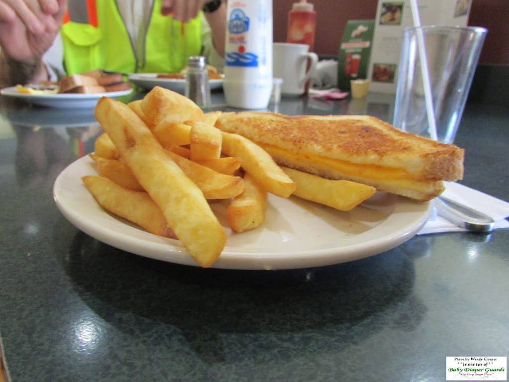 Country Diner Restaurant | 23 Union St, Smiths Falls, ON K7A 2S3, Canada | Phone: (613) 283-8635