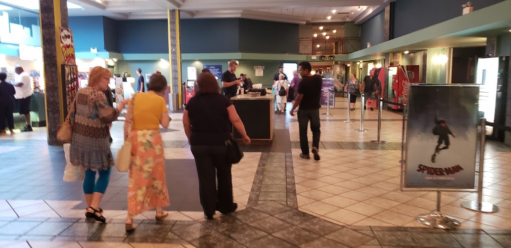 Cinéma Famous Players | 7077 Boulevard Newman, LaSalle, QC H8N 1X1, Canada | Phone: (514) 366-6171