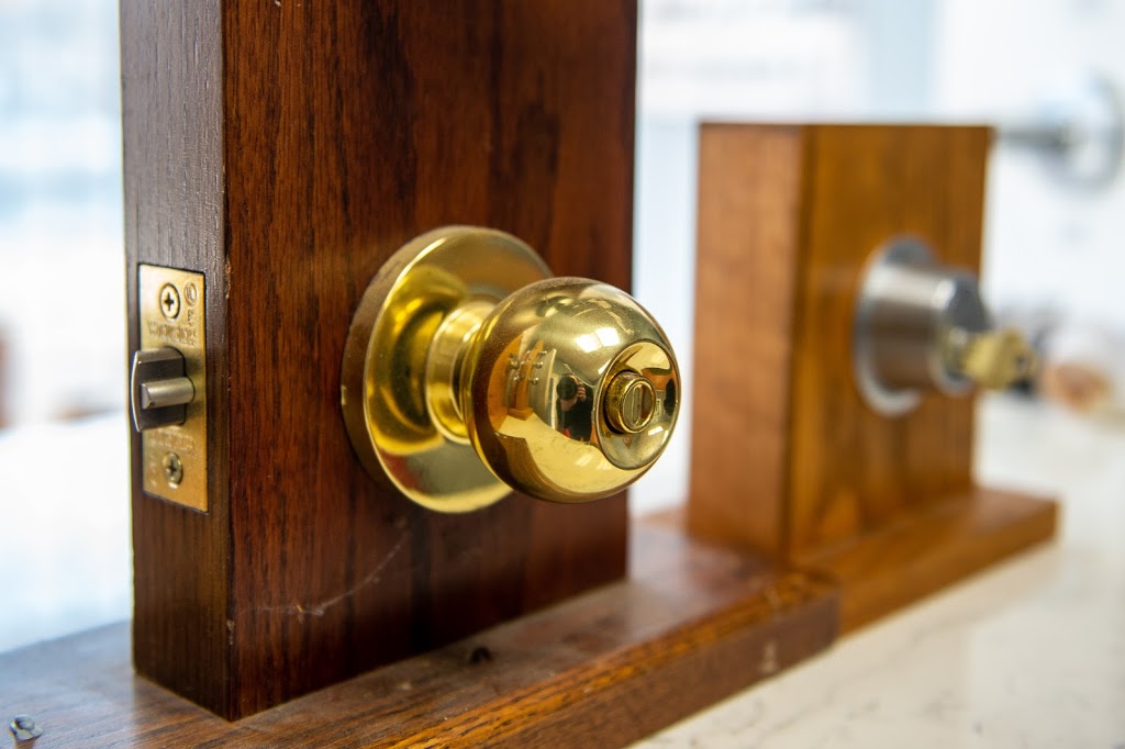 Maple Leaf Locksmith | 798 Wilson Ave, Toronto, ON M3K 1E2, Canada | Phone: (647) 323-3297