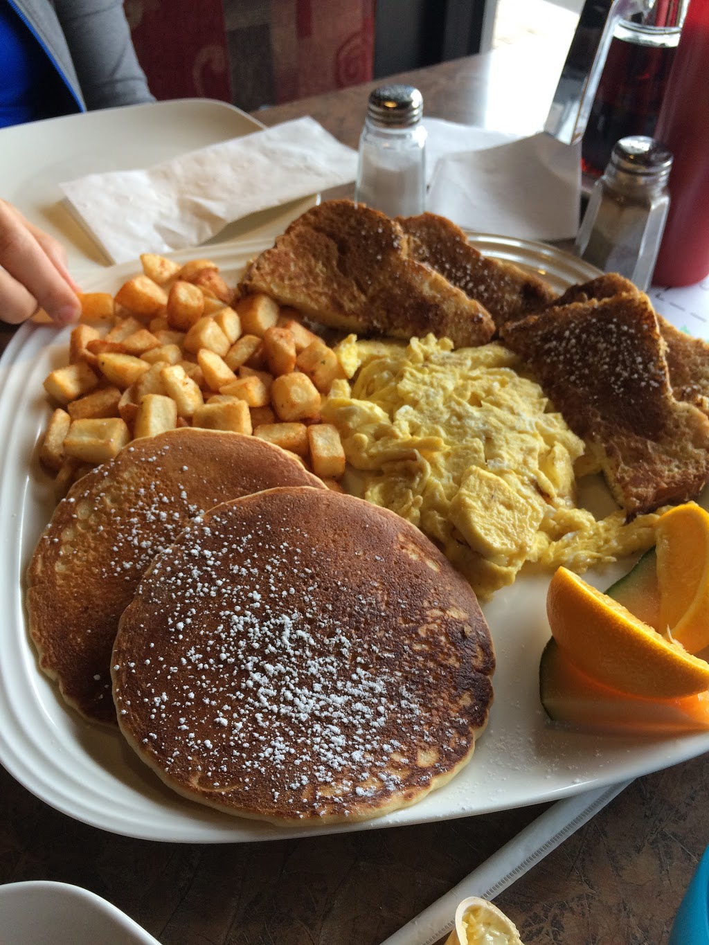 CreekSide Bar & Grill Manotick | 5511 Manotick Main St, Manotick, ON K4M 1B2, Canada | Phone: (613) 692-2236