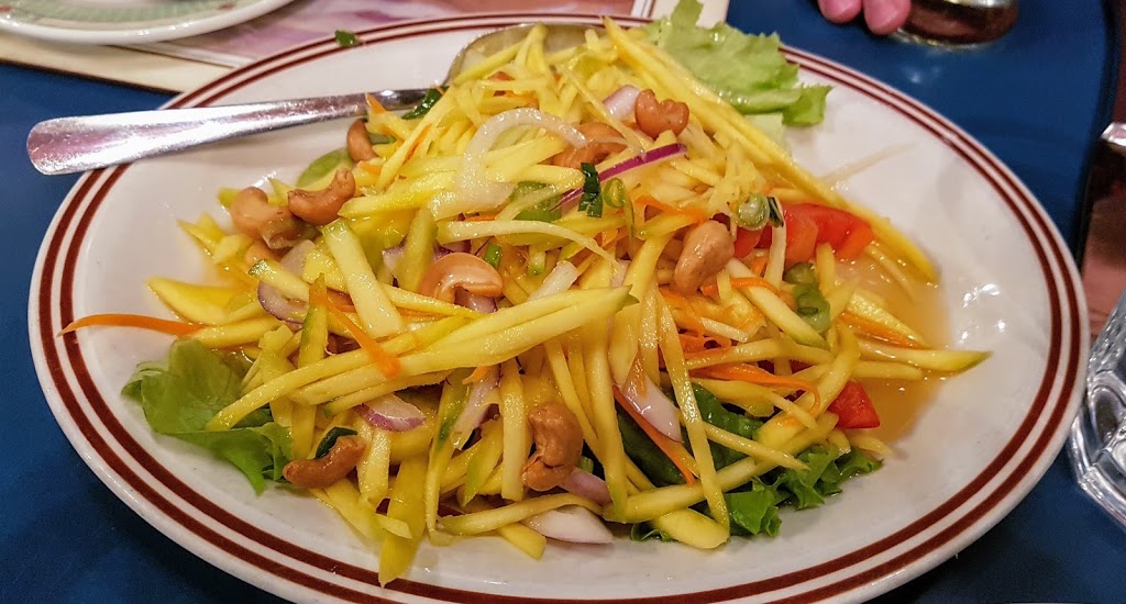 Siam Kitchen | 1050 Bank St, Ottawa, ON K1S 3X2, Canada | Phone: (613) 730-3954
