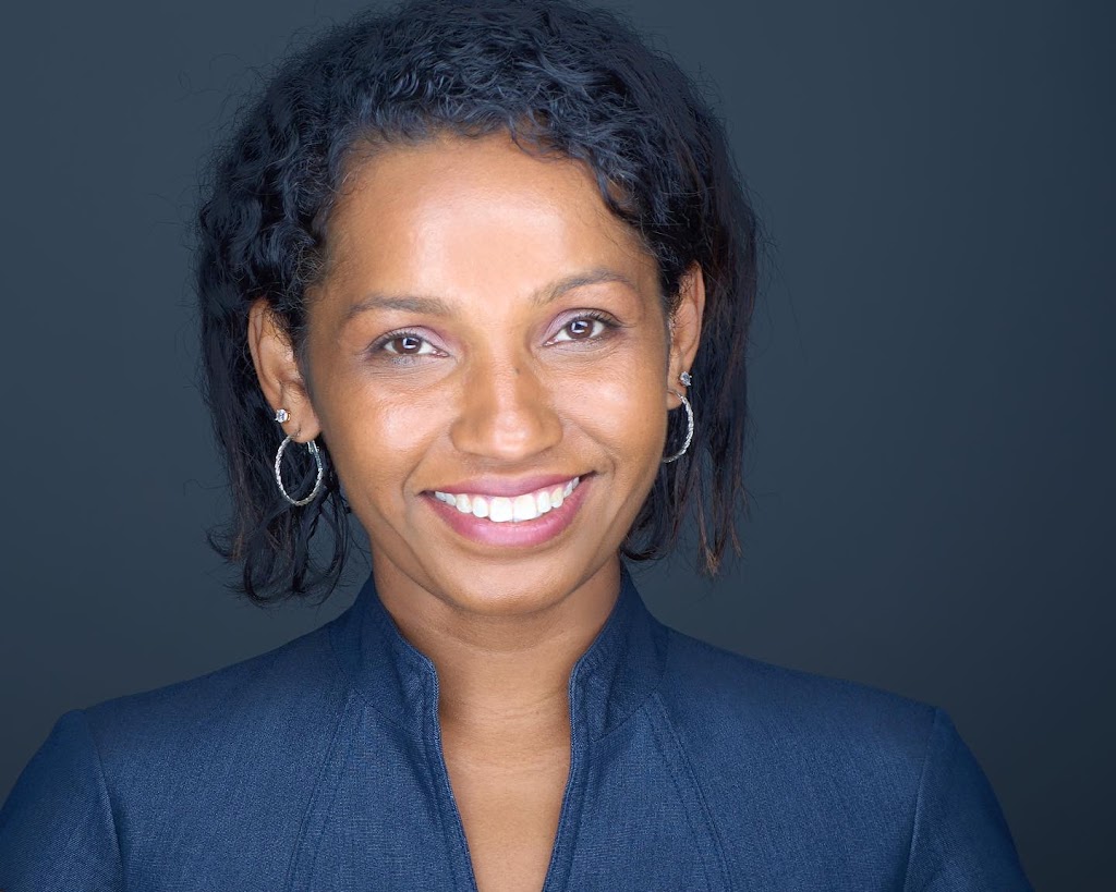Look Sharp Headshots | 308 Archdekin Dr, Brampton, ON L6V 1Z5, Canada | Phone: (647) 562-7611