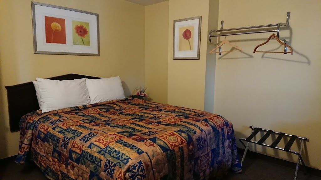 Spring Lake Resort Motel and Restaurant | 2893 ON-60, Dwight, ON P0A 1H0, Canada | Phone: (705) 635-9995