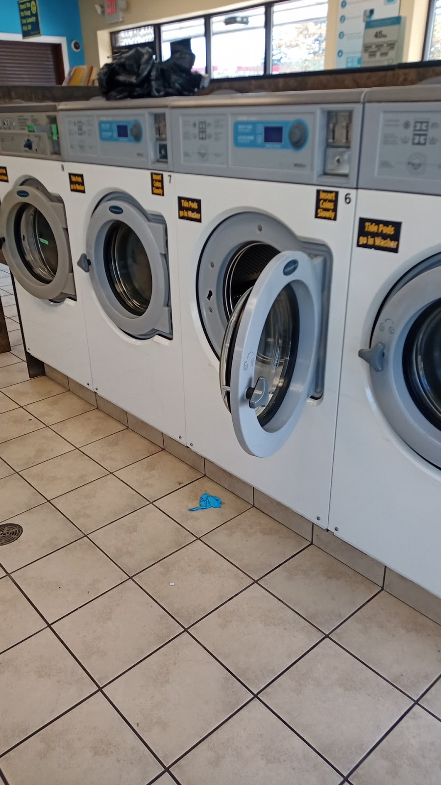Bubbles Laundromat | 211 George St, Dunnville, ON N1A 2T5, Canada | Phone: (289) 738-0041