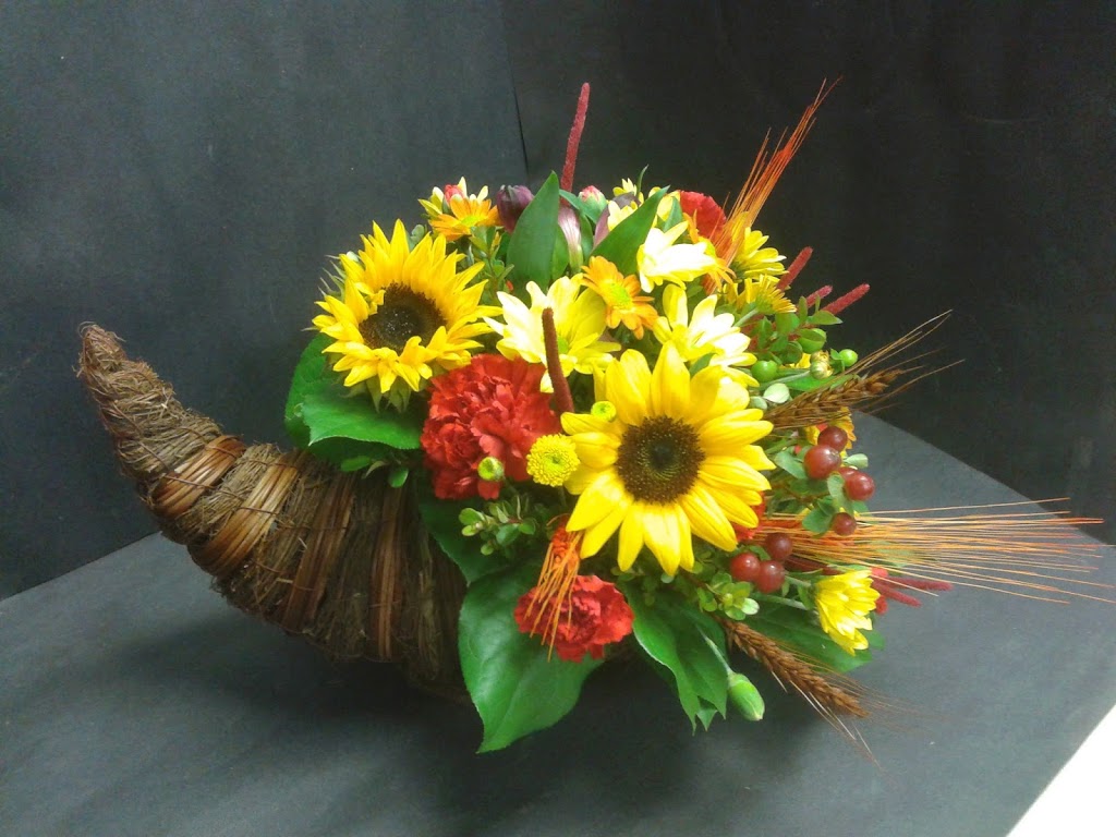 Tottenham Flowers & Gifts | 55 Queen St S, Tottenham, ON L0G 1W0, Canada | Phone: (905) 936-2885