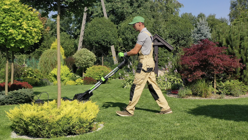 South Surrey Mowing | 2866 146 St, Surrey, BC V4P 0B1, Canada | Phone: (604) 337-1957