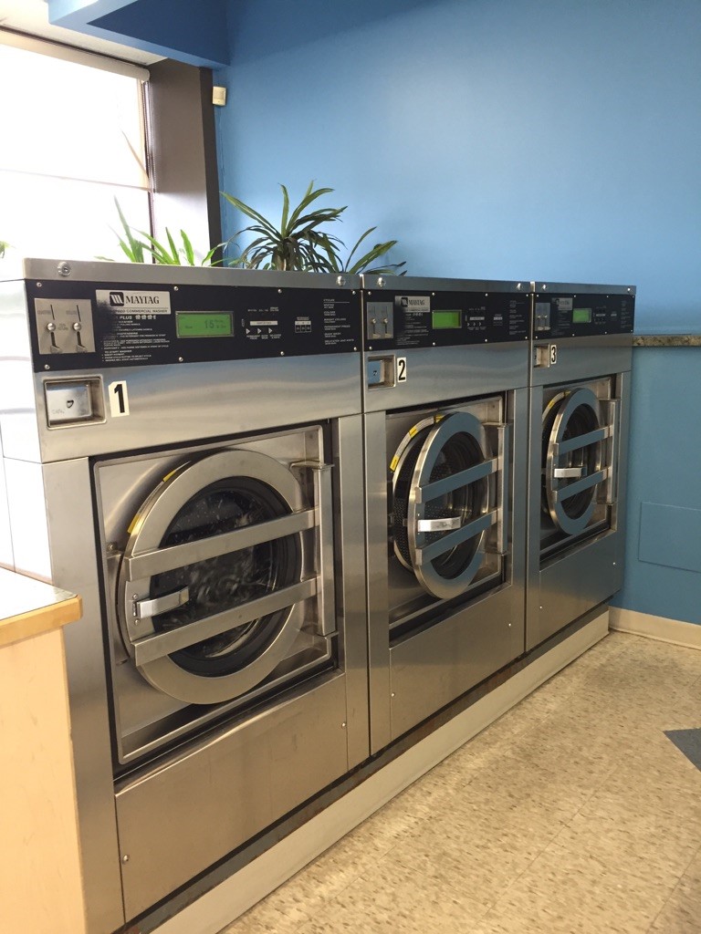 Paris Laundromat | 1543 Paris St, Sudbury, ON P3E 3B7, Canada | Phone: (705) 470-2231
