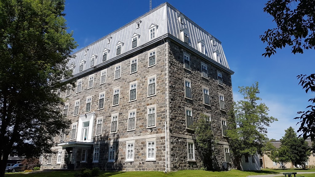 Auberge du Couvent | 370 Boulevard de la Montagne, Saint-Casimir, QC G0A 3L0, Canada | Phone: (418) 339-3232