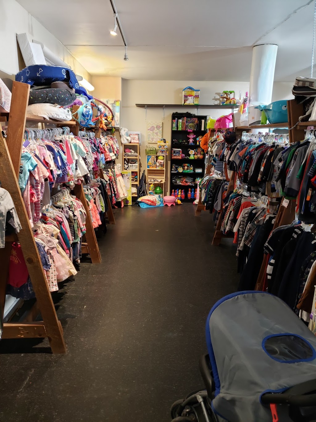 The Bees Knees Childrens Boutique & Kawartha Dairy Ice Cream | 75 King St W, Bowmanville, ON L1C 1R2, Canada | Phone: (905) 697-3256