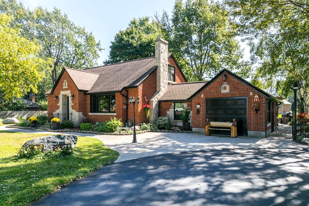 The Vineyard Retreat | 843 Essex County Rd 50, Harrow, ON N0R 1G0, Canada | Phone: (519) 567-1335