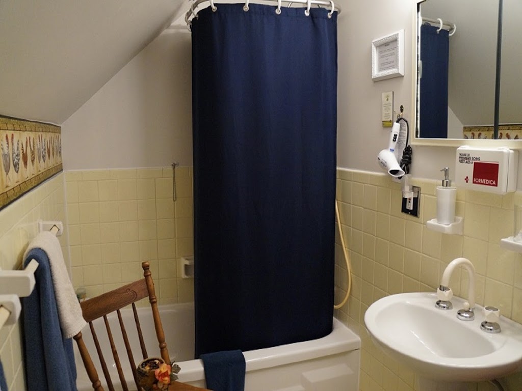 Au Coq Du Bonheur B&B | 79 Rue Bellevue Ouest, Magog, QC J1X 3H3, Canada | Phone: (819) 843-7203