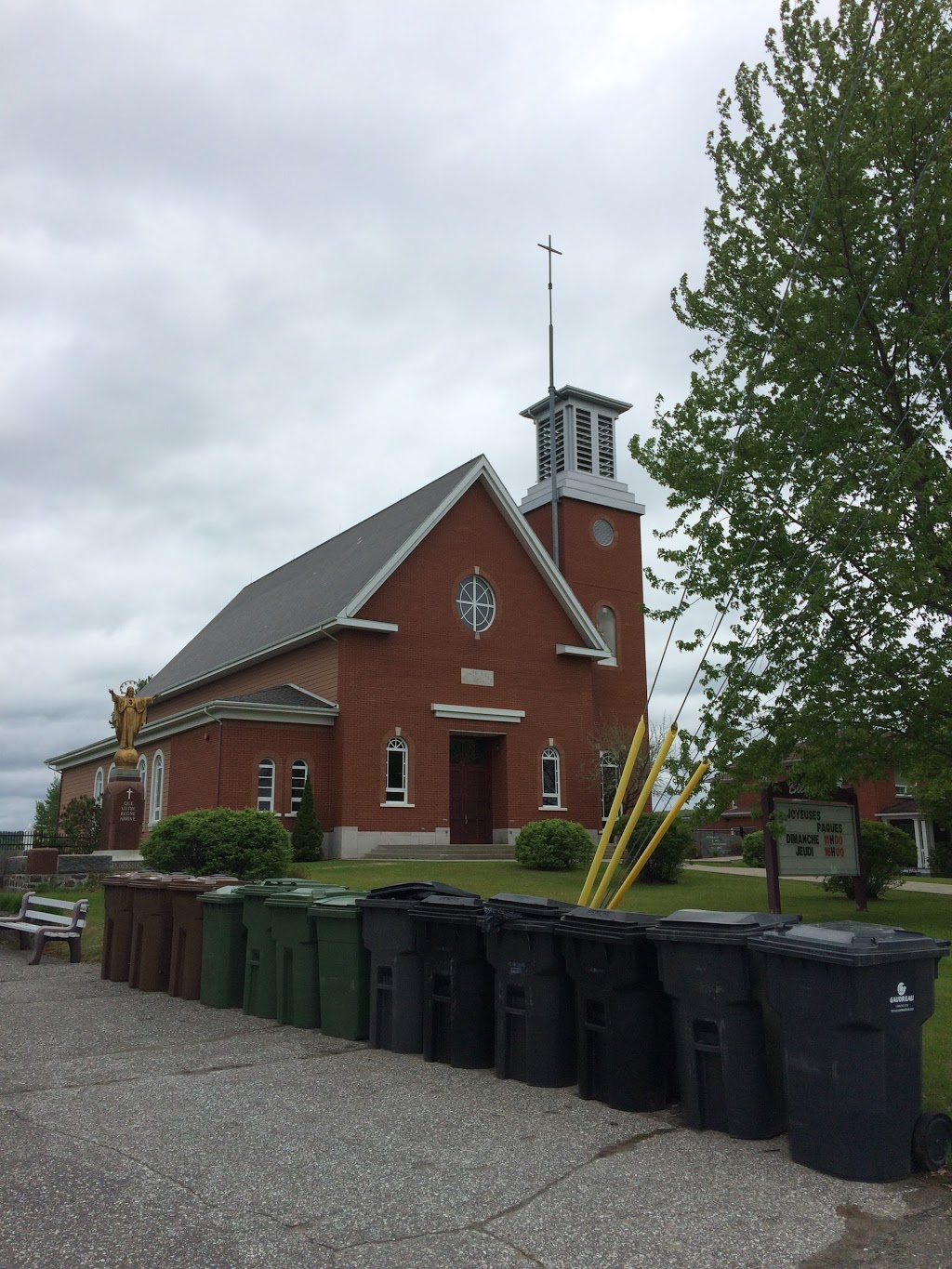 Presbyteres Eglises Cthlqs | 142 Rue Daniel Johnson, Danville, QC J0A 1A0, Canada | Phone: (819) 839-2124