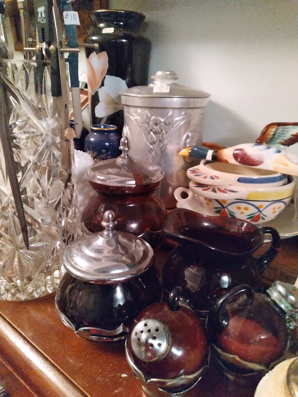 Black creek antiques and collectibles | 2357 Catherwood Rd, Black Creek, BC V9J 1J3, Canada | Phone: (250) 337-8403