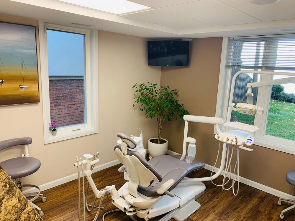 Lakefront Family Dental | 2128 Old Lakeshore Rd, Burlington, ON L7R 1A3, Canada | Phone: (905) 635-1100
