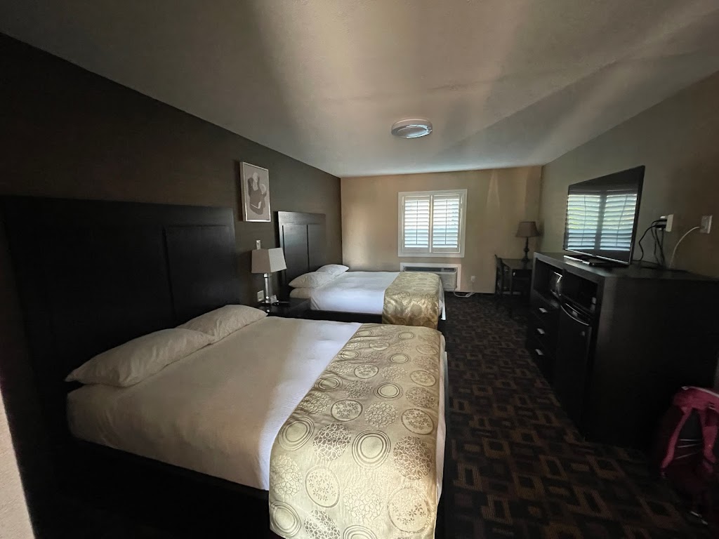 Chinook Inn | 5321 59 Ave, Rocky Mountain House, AB T4T 1J4, Canada | Phone: (403) 845-2833