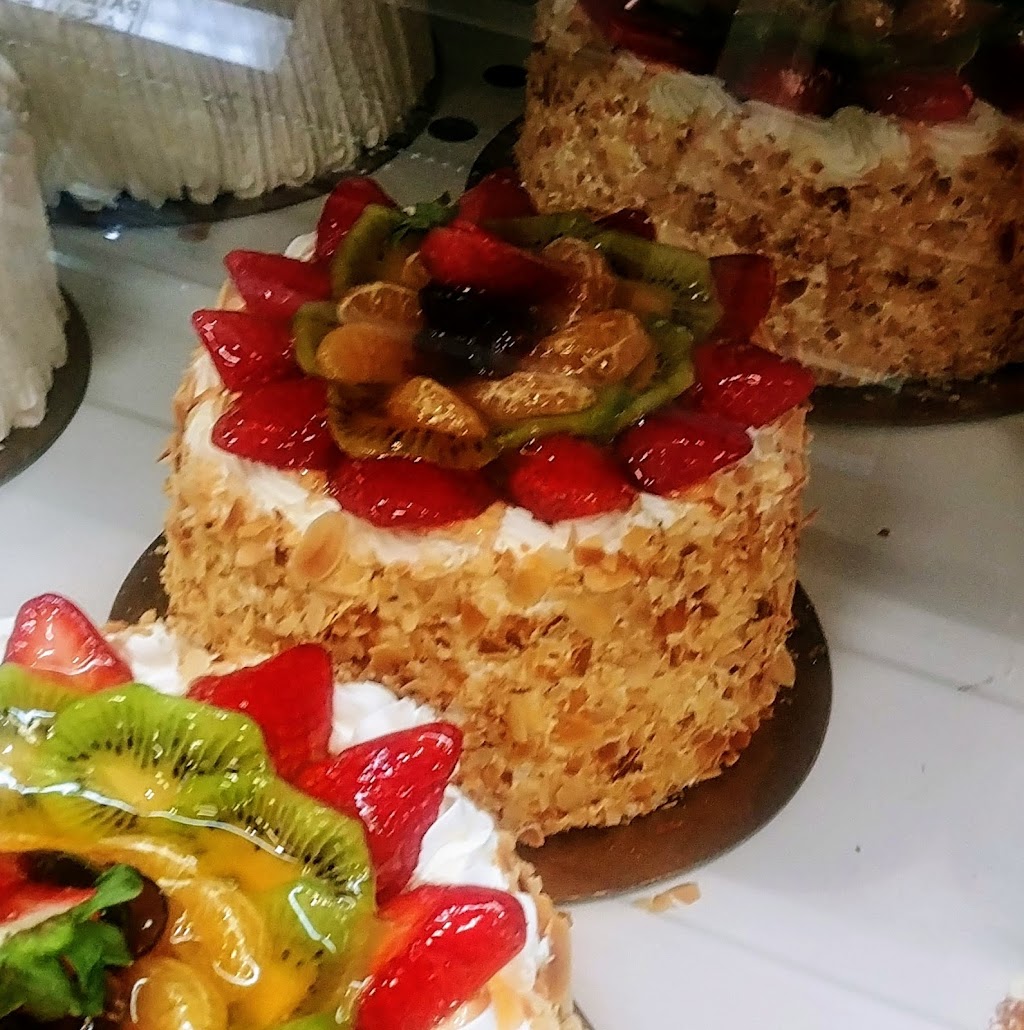 Patisserie Lasalle | 8170 Bd Newman, LaSalle, QC H8N 1X9, Canada | Phone: (514) 365-4334