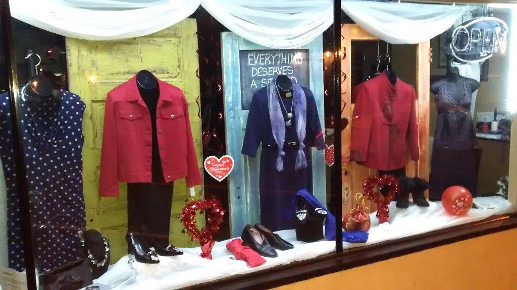 Golden Hanger | 121 Jubilee St, Duncan, BC V0R 1K0, Canada | Phone: (778) 422-3036