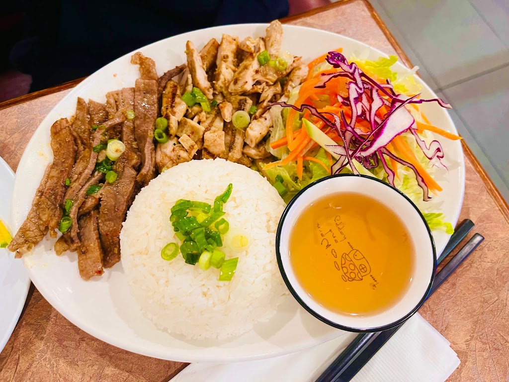 Pho Huydat Vietnamese Noodle House | 311 19 St NW, Calgary, AB T2N 2J2, Canada | Phone: (403) 270-8818