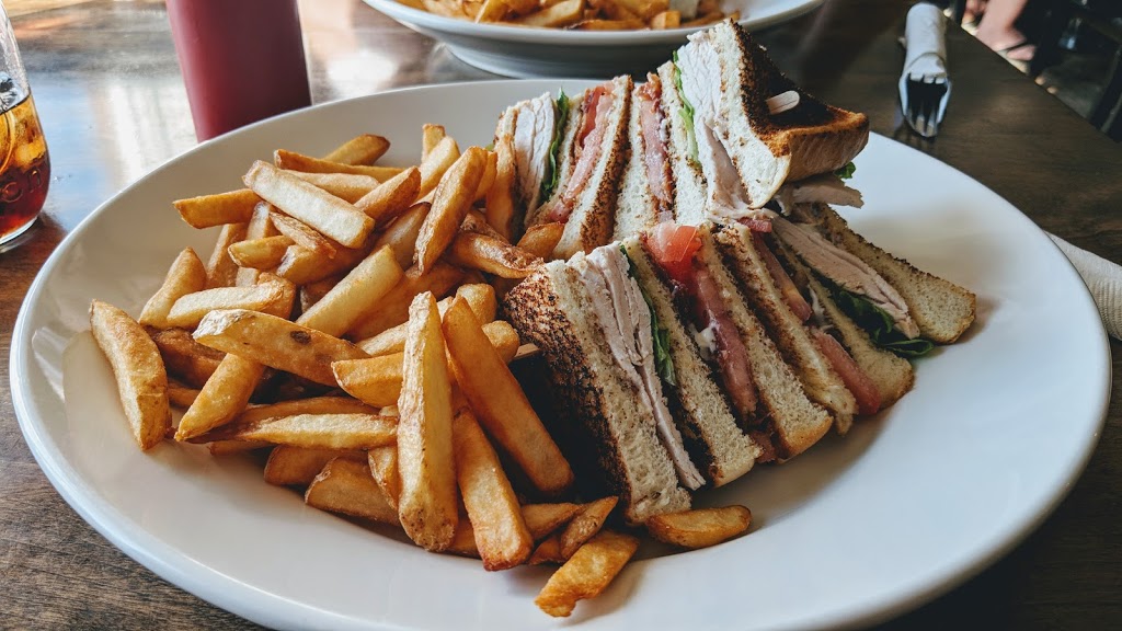 Royals Restaurant | 6152 Perth St, Richmond, ON K0A 2Z0, Canada | Phone: (613) 838-2222