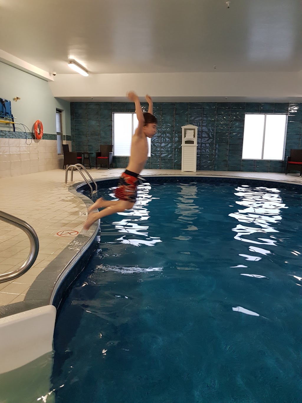 Château Bedford Hotel & Suites | 133 Kearney Lake Rd, Halifax, NS B3M 4P3, Canada | Phone: (800) 565-3086