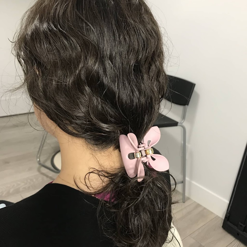 Me Time Hair Studio 艾艾美发 | 16612 Edgewood Dr, Surrey, BC V3Z 9X9, Canada | Phone: (778) 980-8158