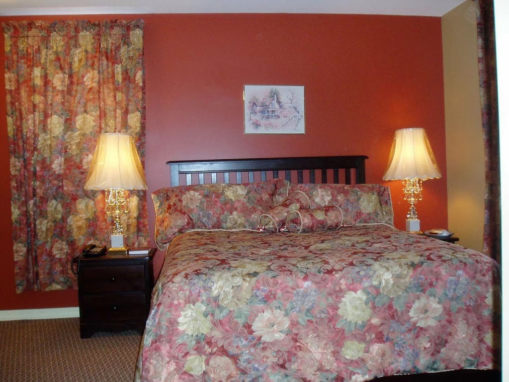 Royalwood Bed and Breakfast | Trans-Canada Hwy, Chilliwack, BC V2R 4J1, Canada | Phone: (604) 823-4111