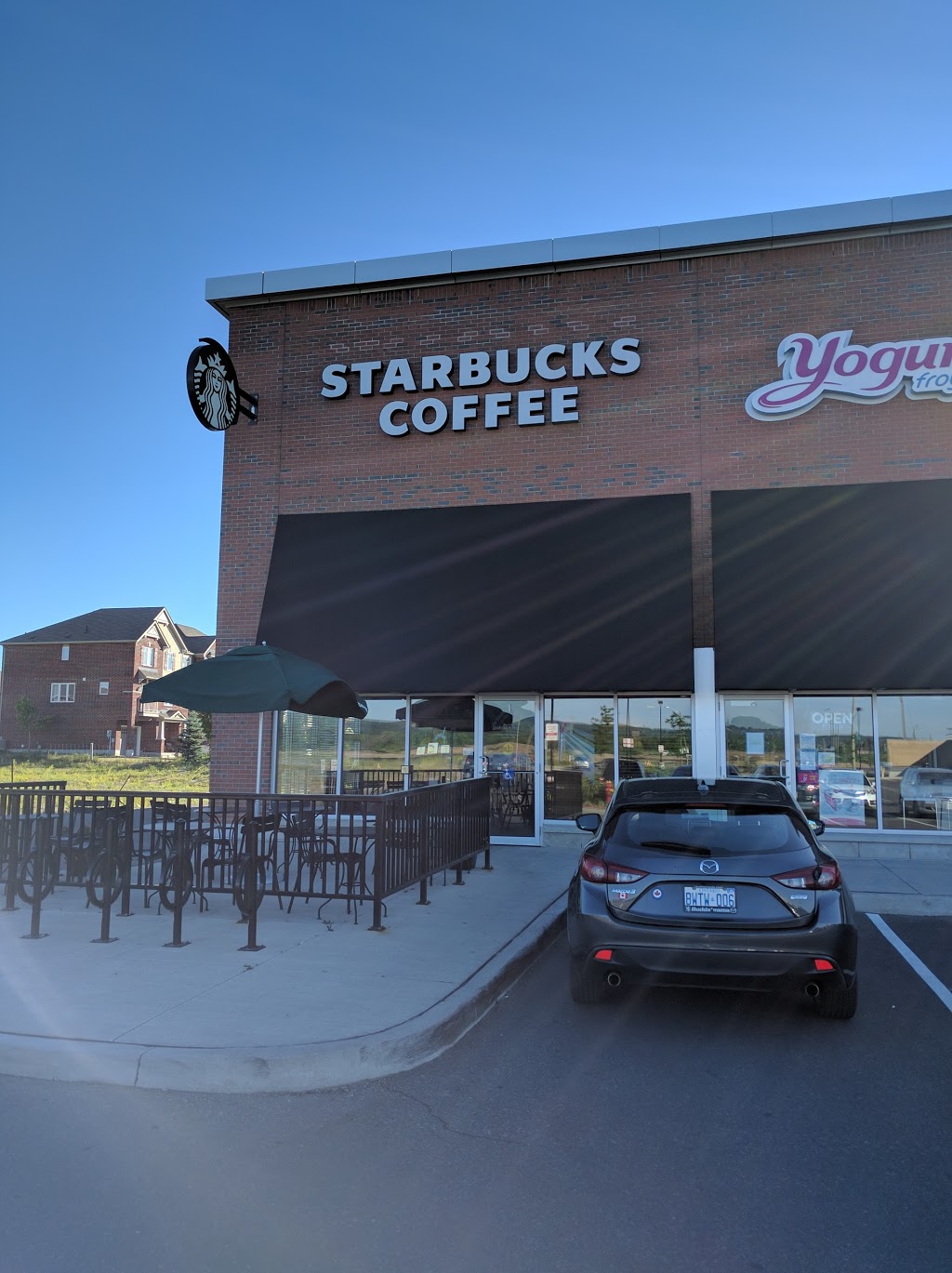 Starbucks | 3051 Walkers Line Unit D-1, Burlington, ON L7M 0W3, Canada | Phone: (905) 336-8707