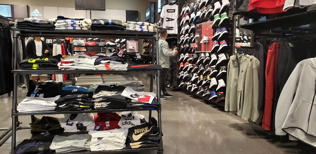 Foot Locker | 5000 Canoe Pass Wy Unit 614, Tsawwassen, BC V4M 0B3, Canada | Phone: (604) 948-3167