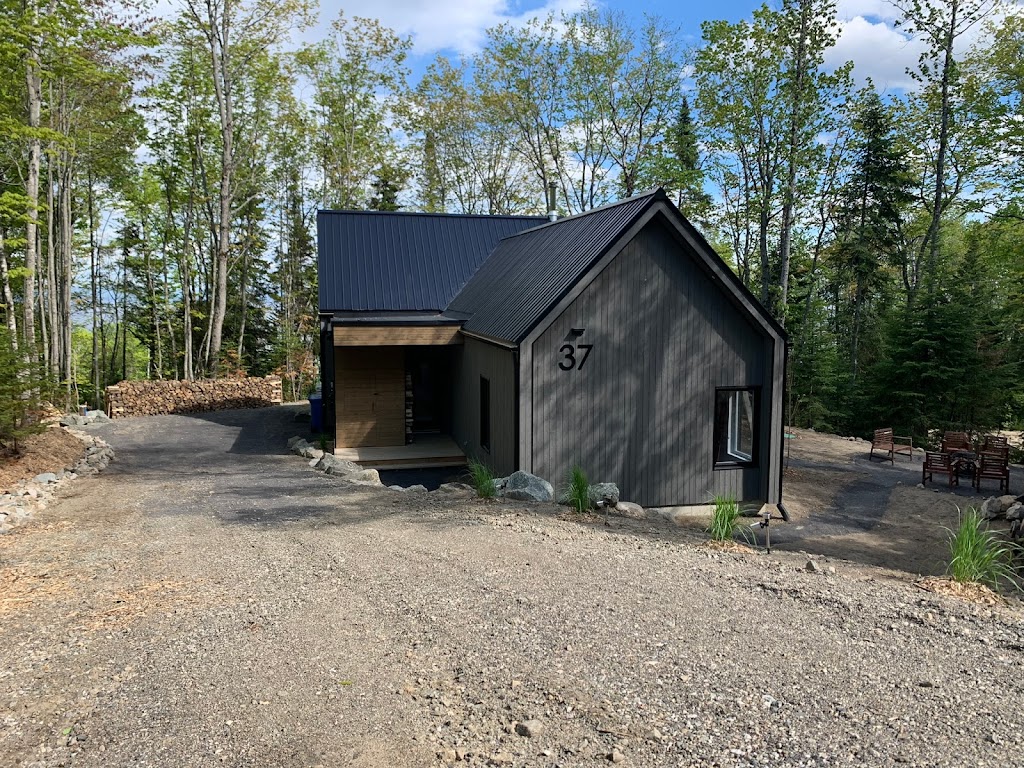 Alfred Chalet | Chalet Locatif | 37 Chem. Alfred-Pellan, Petite-Rivière-Saint-François, QC G0A 2L0, Canada | Phone: (514) 210-3542
