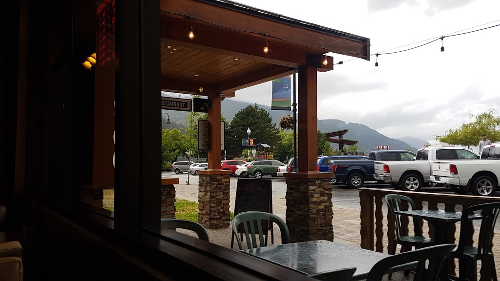 The Hot Spring Villa Hotel & Restaurant | 270 Esplanade Ave, Harrison Hot Springs, BC V0M 1K0, Canada | Phone: (604) 796-9339