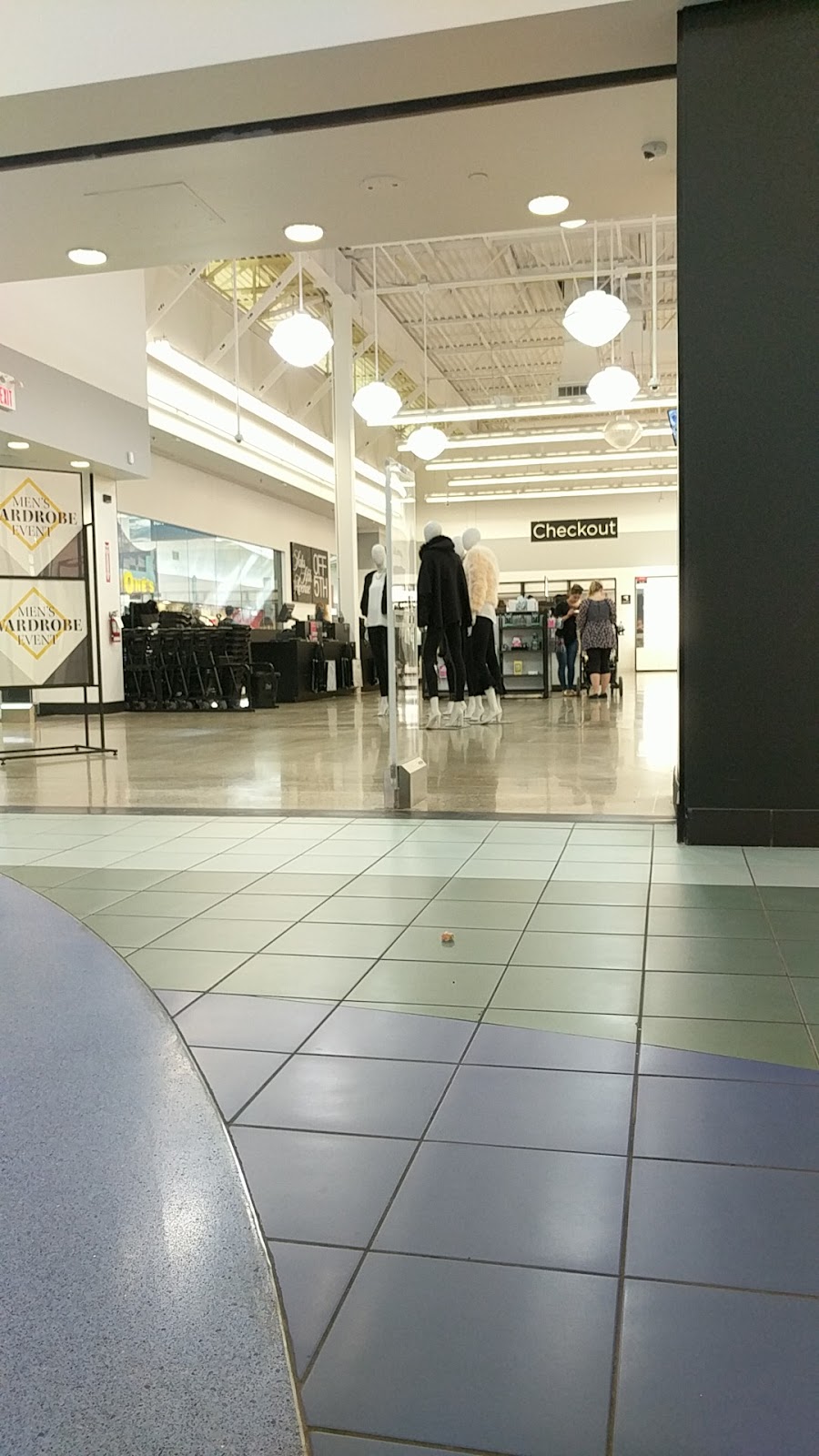 Saks Fifth Avenue OFF 5TH | 1 Bass Pro Mills Dr, Concord, ON L4K 5W4, Canada | Phone: (905) 532-9661