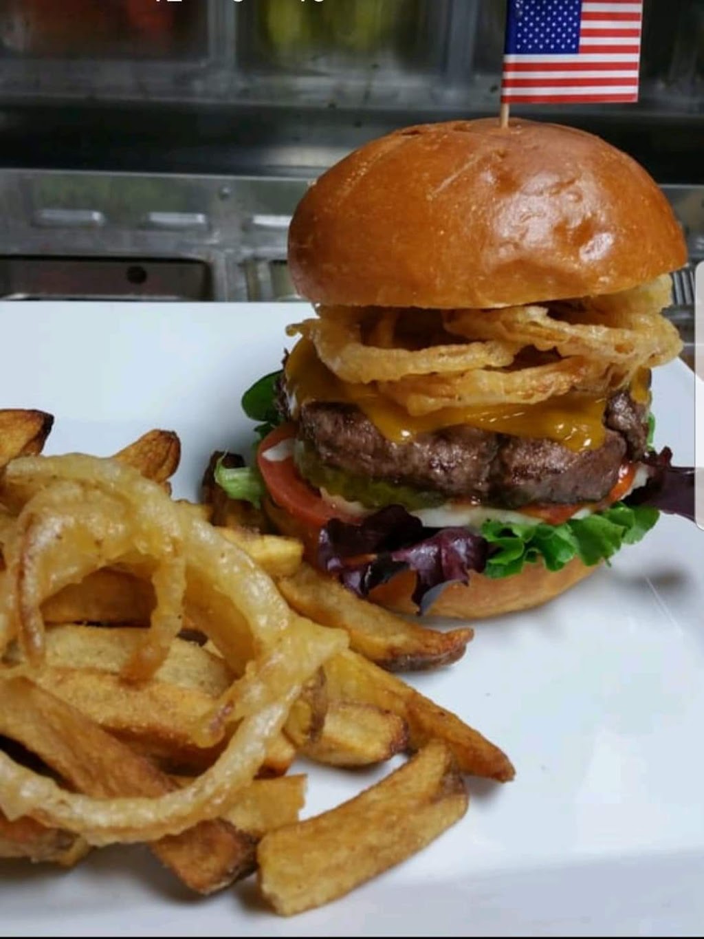 Burger Authority | 3480 Main St, Buffalo, NY 14214, USA | Phone: (716) 833-5000